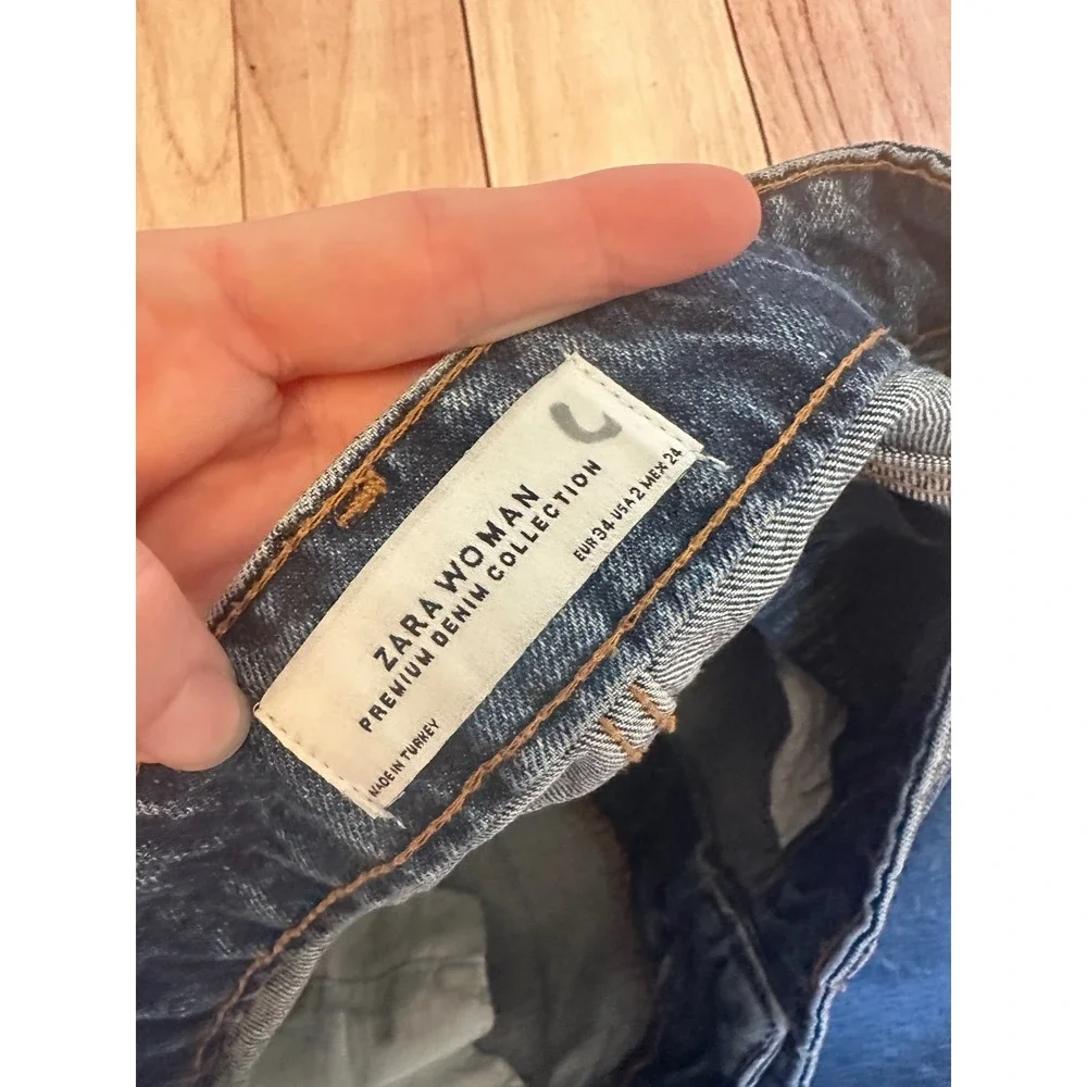 Zara Woman Premium Denim Collection High Waisted Relaxed Tapered Jeans Blue Sz 2